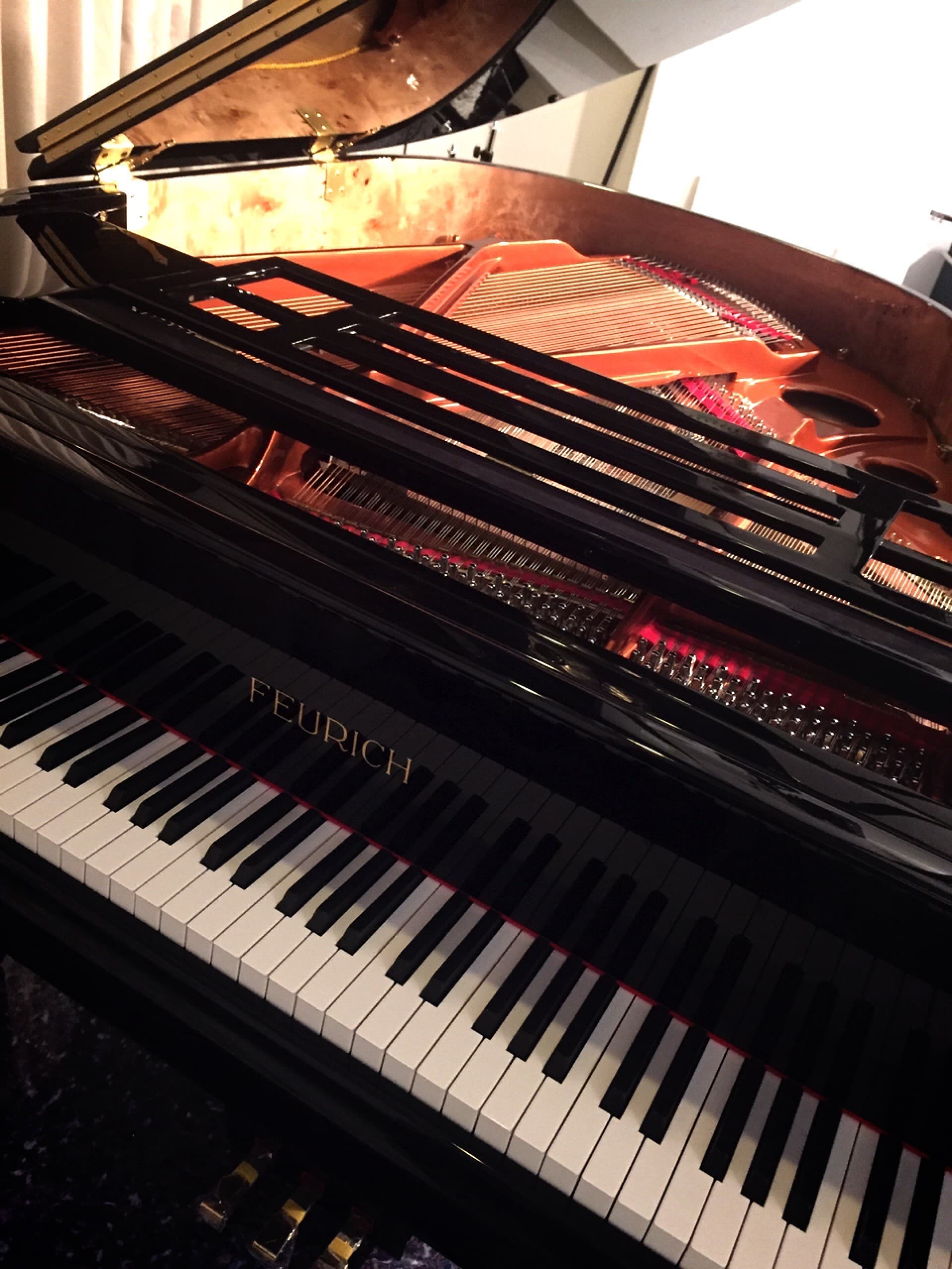 GRAND PIANO
